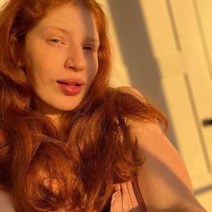 Model - Sandra_beee redhead