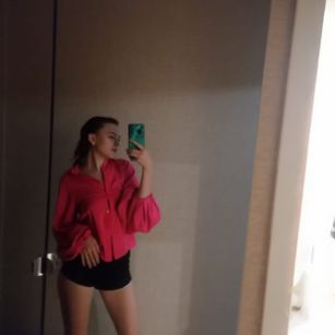 Model - LucyGoldi feet