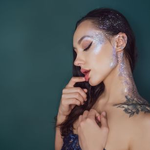 Model - SaraJayne feet