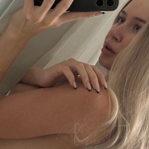 Model - Babe Shy abs