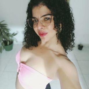 Model - Kloe Wolf mature