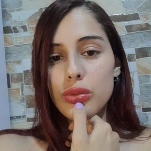 Model - CloeSweet striptease