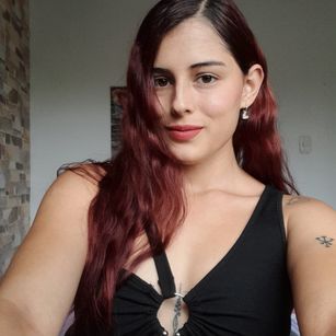 Model - CloeSweet striptease