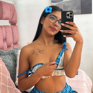 Model - Sofi Grisales feet