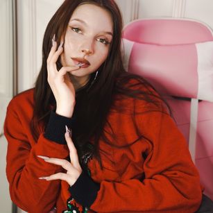 Model - Mari Nette young