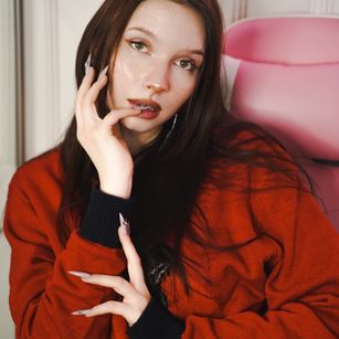 Model - Mari Nette young