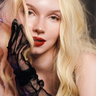 Model - Mari Nette dirtytalk