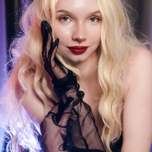 Model - Mari Nette fetish