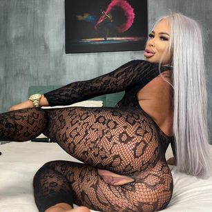 Model - IvyAnn latina