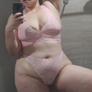 Model - Stacia Curves Bbw