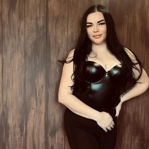 Model - qwenn88 brunette