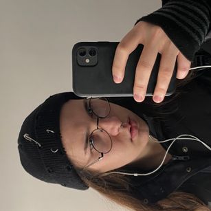 Model - EvaMiron hair