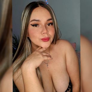 Model - NatalieR curvy