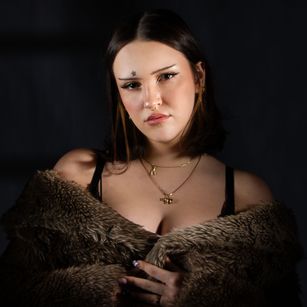 Model - CathyGold dirtytalk