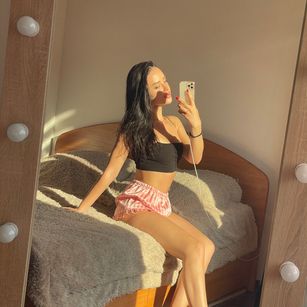 Model - Bella pantyhose