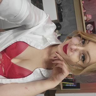 Model - Laura Venus femdom