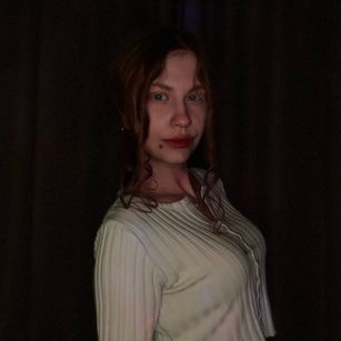 Model - Amelia young