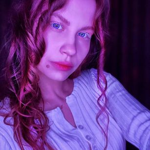 Model - Amelia fingering