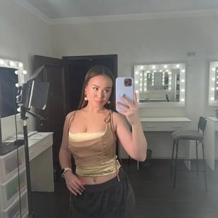 Model - Eles Rin joi