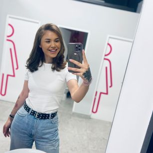 Model - LARRA bigboobs