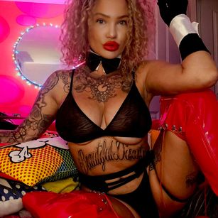 Model - Phoenix knight Feet