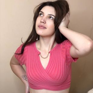 Model - Aurora brunette