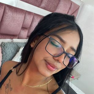 Model - Sofi Grisales feet