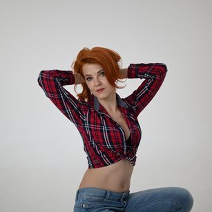 Model - GingerLizzi English Speaker pornstar