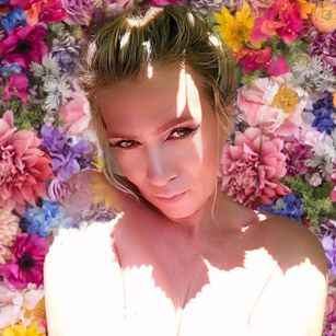 Model - Luna bigboobs