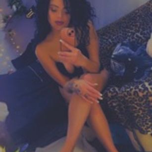 Model - Mia Wood deepthroat