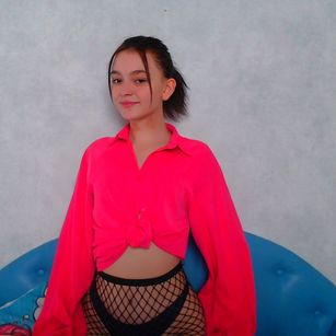 Model - LucyGoldi teen