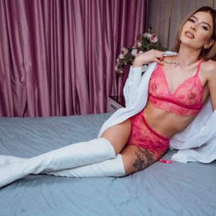 Model - CleoDavis joi