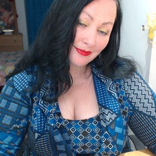 Model - BruneteBBW heels