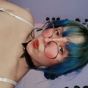 Model - ludovica hairy