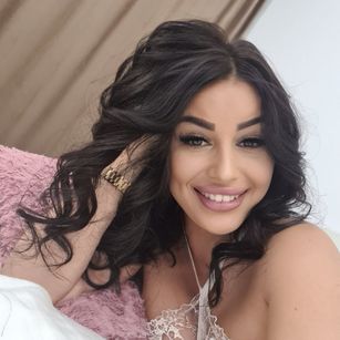 Model - AriannaGray curvy