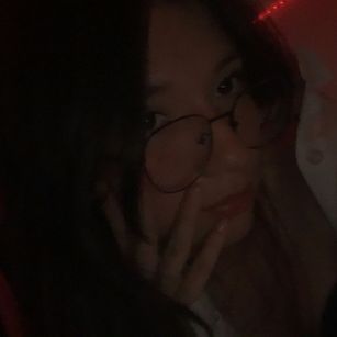 Model - AmeliaCollins young