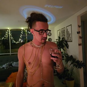 Model - crespo sabroso feet