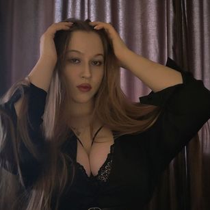 Model - Sweet Milana young