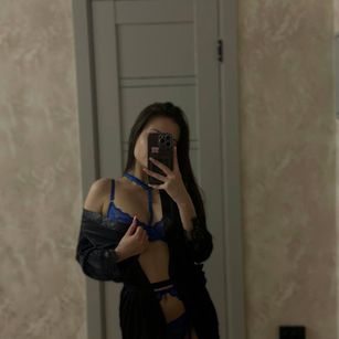 Model - Maya Smit femdom