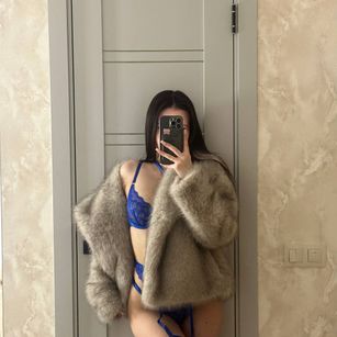 Model - Maya Smit bigboobs