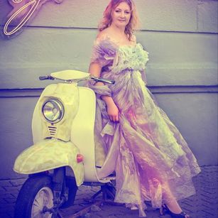 Model - Writerina upskirt