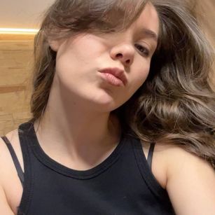 Model - CarolineTodd teen