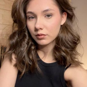 Model - CarolineTodd college