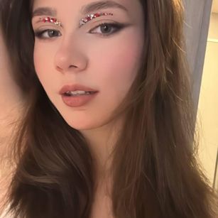 Model - CarolineTodd teen