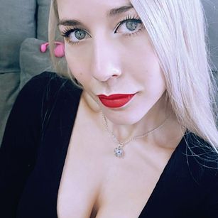 Model - Dark princess bisexual