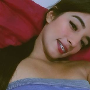 Model - ValentinaGrim petite