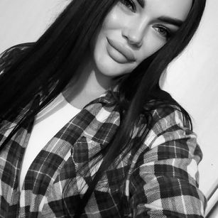 Model - qwenn88 dresses