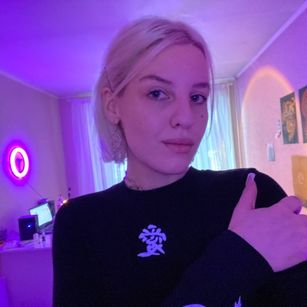 Model - Cassie Cat bigtits