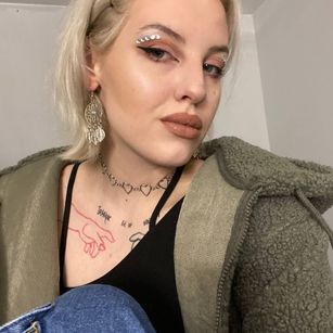 Model - Cassie Cat kinky