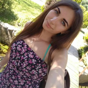 Model - Delvina beautiful